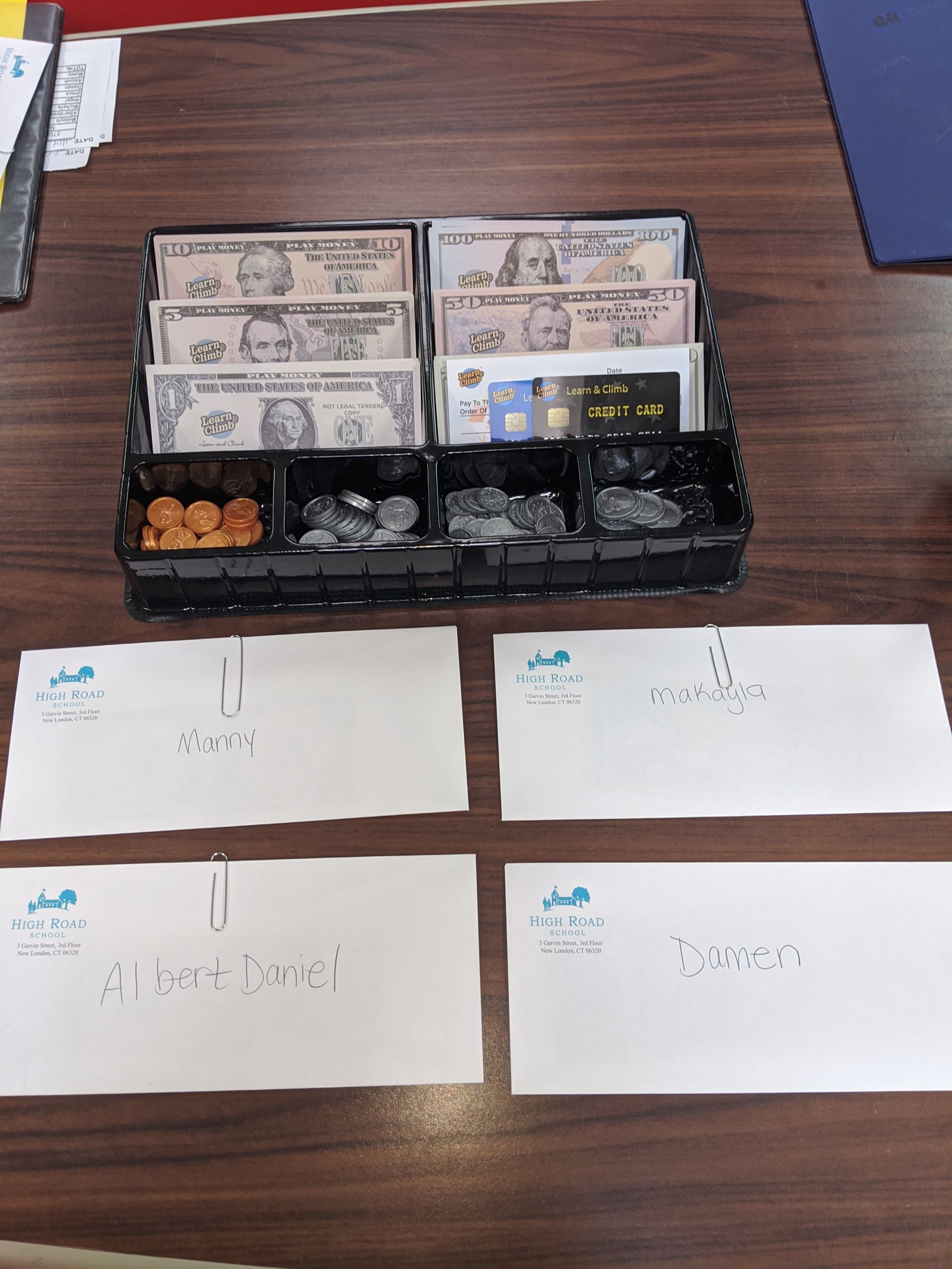 HighRoadNewLondon_ManagingMoney_0120_1