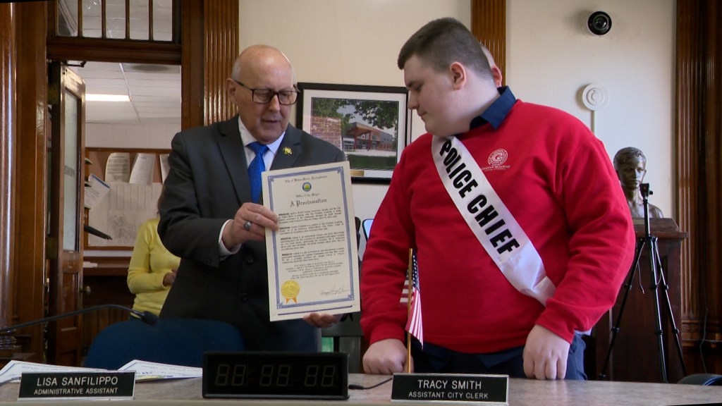 Los alumnos de la Graham Academy fueron nombrados líderes honorarios de la ciudad por un día en el Ayuntamiento.