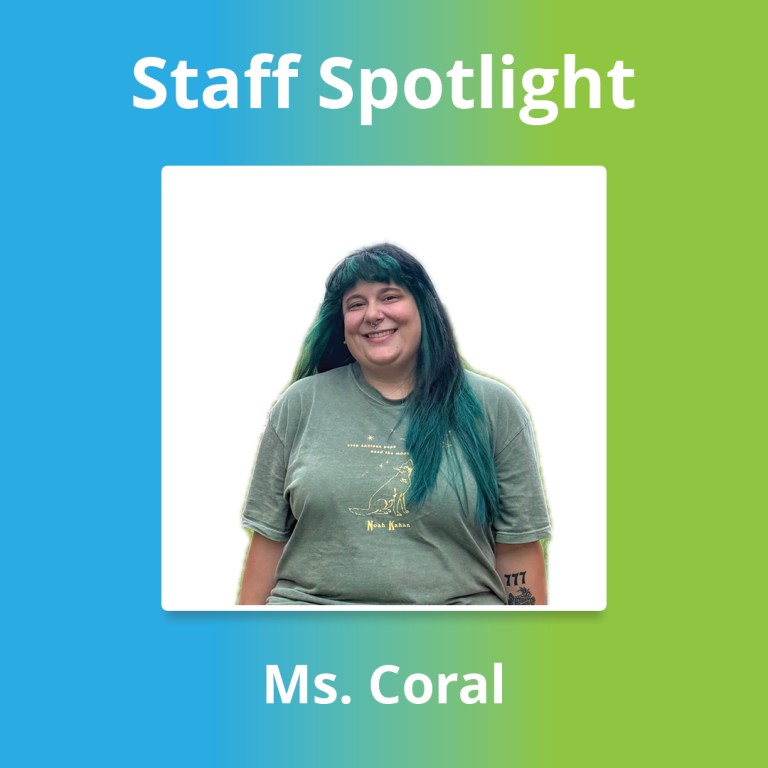 La Sra. Coral, miembro del personal del colegio High Road de Bucyrus