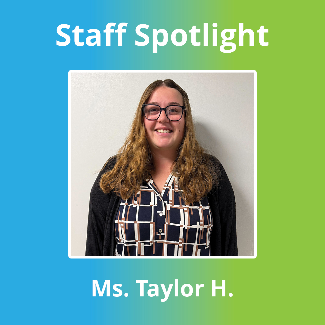 La Sra. Taylor H., profesora del programa BLOOM de secundaria en la High Road School de Bucyrus, aparece en la sección «Personal destacado» de agosto.