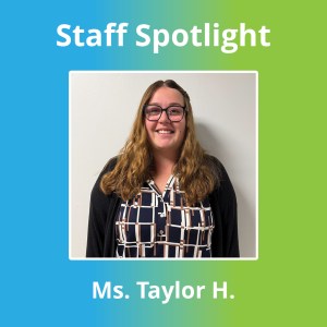 La Sra. Taylor H., profesora del programa BLOOM de secundaria en la High Road School de Bucyrus, aparece en la sección «Personal destacado» de agosto.