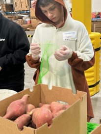 Students volunteering at Solano County food bank 4