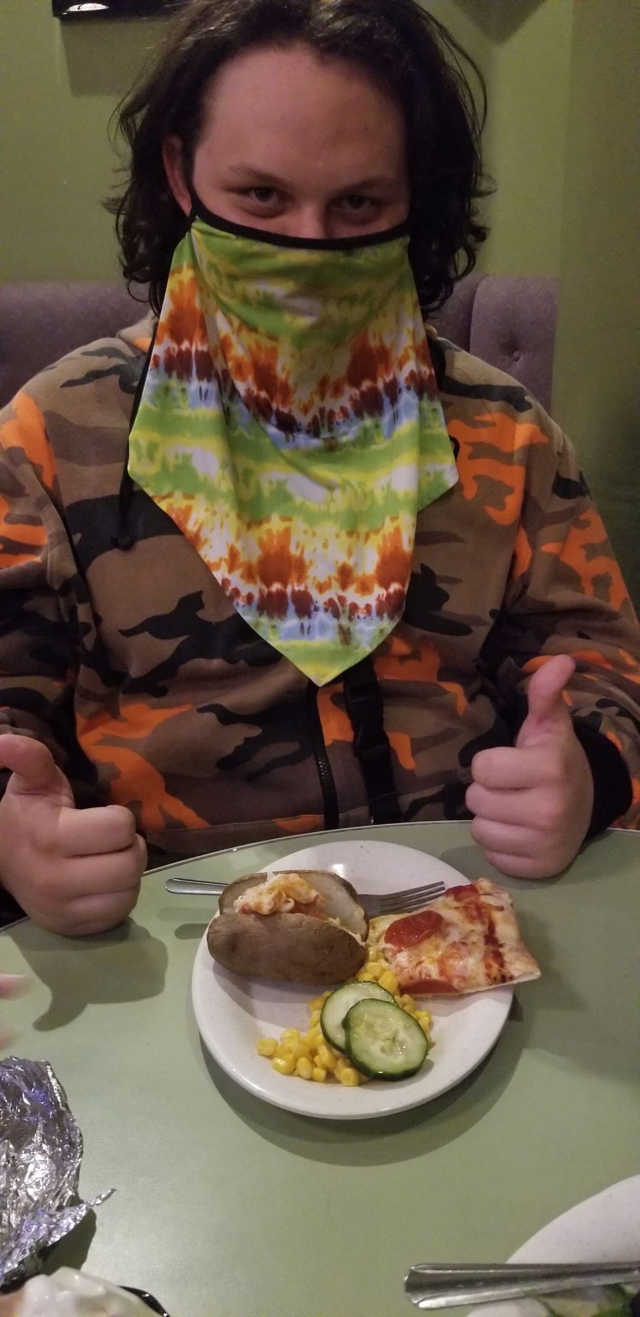 Students enjoying pizza