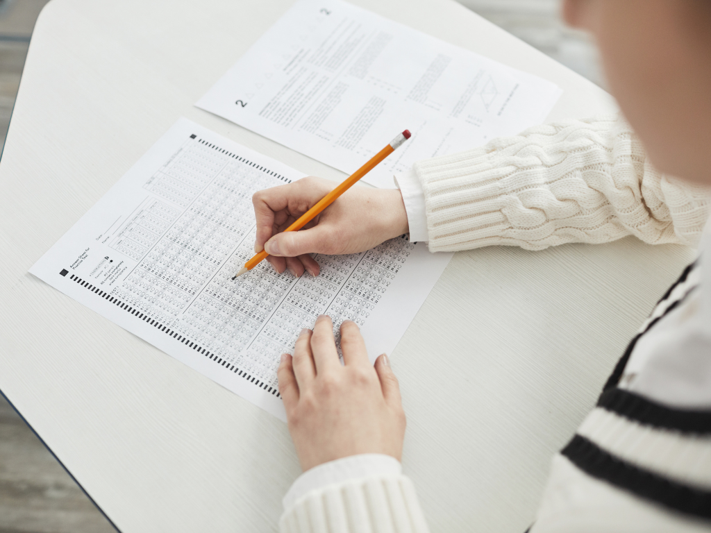 Behavior-specific praise for students